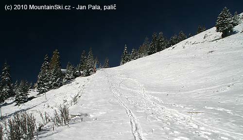 Tady předchozí skialpinista skončil se sjezdem