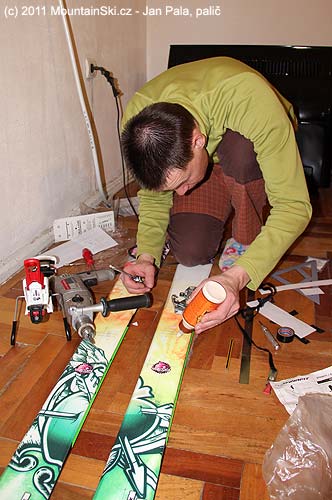 Matúš se výborně realizoval při montáži vázání Diamir Freeride Pro a Dynafit Speed na lyže Movement Sluff a Movement Tatoo