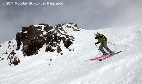 Aljona ve výšce 3000 m v oblasti Gudauri v Gruzii