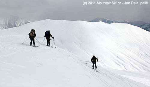 16. 2. 2011 – Gruzínská armáda při skialpinistickém výcviku v Gudauri