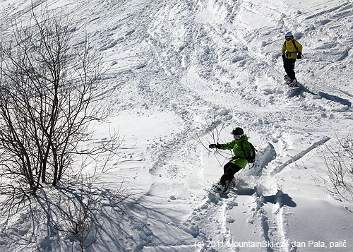 Dva malí snowboardisti neměli žádný problém
