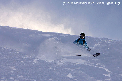 Verča krájí oblouk ve freeride zoně