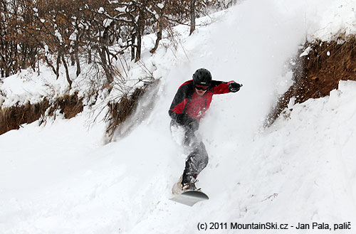 Skokan Mišo na snowboardu