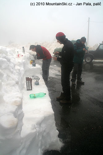 V sedle 1575 m jsme si vytvořili takovýto kuchyňský kout