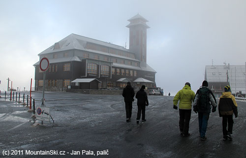Namrznuto, mlhavo a k tomu silný vítr – Fichtelberg