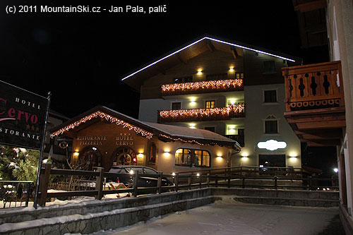 Přesvětlený hotel Cervo