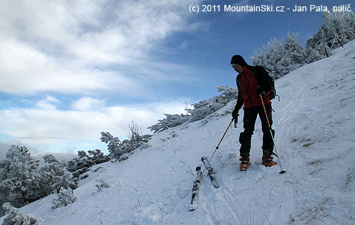 Ski depot, kde jsme nechali lyže, výše sice sníh ještě byl, ale už ne na lyžování
