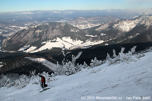 Zpátky u ski depa – sundat pásy a jedeme