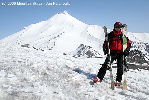 Já s Marker Duke – v pozadí Avačinská sopka 2741 m