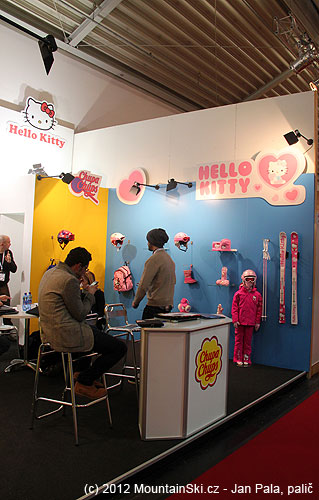 Tak to je síla – lyže v barvách Hello Kitty!