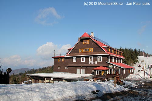 Horský hotel Portáš, odkud už je souvislá sněhová pokrývka