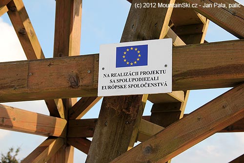Na tyto cedule už jsem alergický, je to i na nízkonákladové rozhledně na Stratenci
