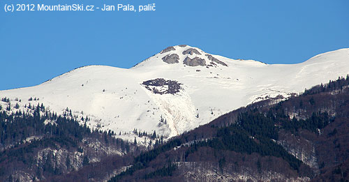 Jet to v neděli, tak bylo možné Snowpulse-Mammut PRO 35 R.A.S. i BCA Float 18 vyzkoušet v reálné lavině – základové