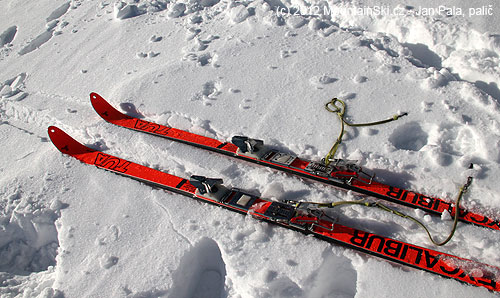 S lyžemi Tua Excalibur a vázáním Zermatt ve Velké Studné dolině