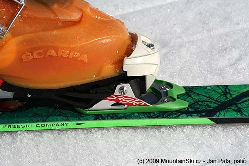 Diamir Eagle má oproti předchozím modelům Diamiru posunutou osu otáčení pod špičku boty