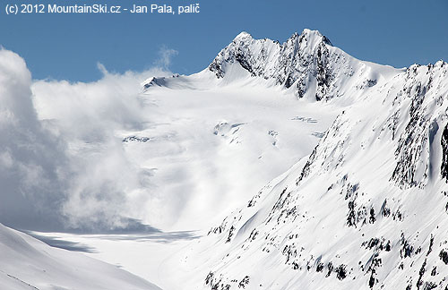 Parádní výhled na Hochwilde a ledovec Längenfaler Ferner