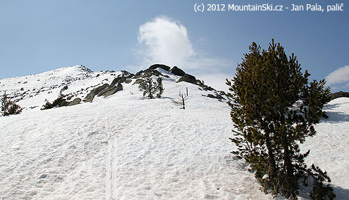 Předvrchol 2468 m je už téměř na dosah