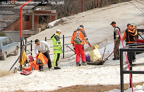 Dojezd na saních téměř k silnici