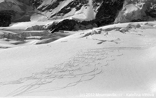 Sjezd z vrcholu Wyssnollen 3590 m