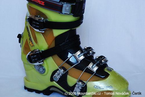Detail přezek Scarpa Spirit 4