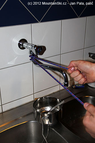 K nácviku uzlů se využilo vše, co bylo k dispozici