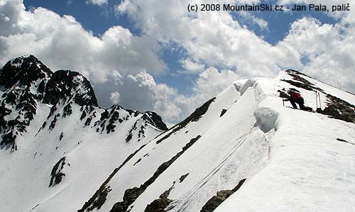 Celková situace s vrcholem Pic Negre d’Envalira (2824 m) v pozadí