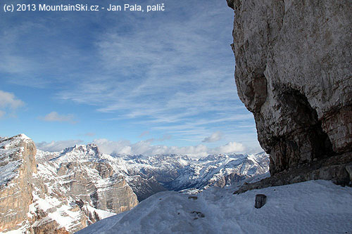 Výhled od malého plata před bivakem – výška 2780 m