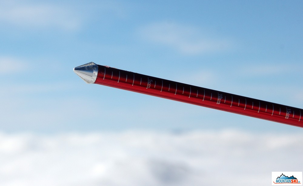 Tvarovaný hrot sondy a číslování po půl centimetru