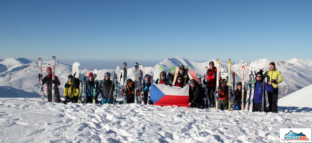 Část výletníků na prvním krátkém skialpovém výletu v Makedonii