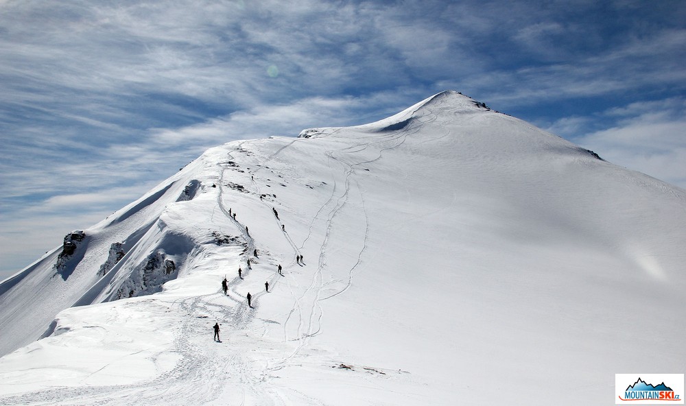 Blížíme se k vrcholu Bakardan (2704 m) – jen o něco nižsímu než je Titov vrv