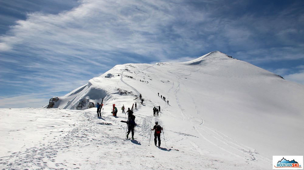 Pohodová hřebenovka v pohoří Šar planina, před námi je vrchol Bakardan