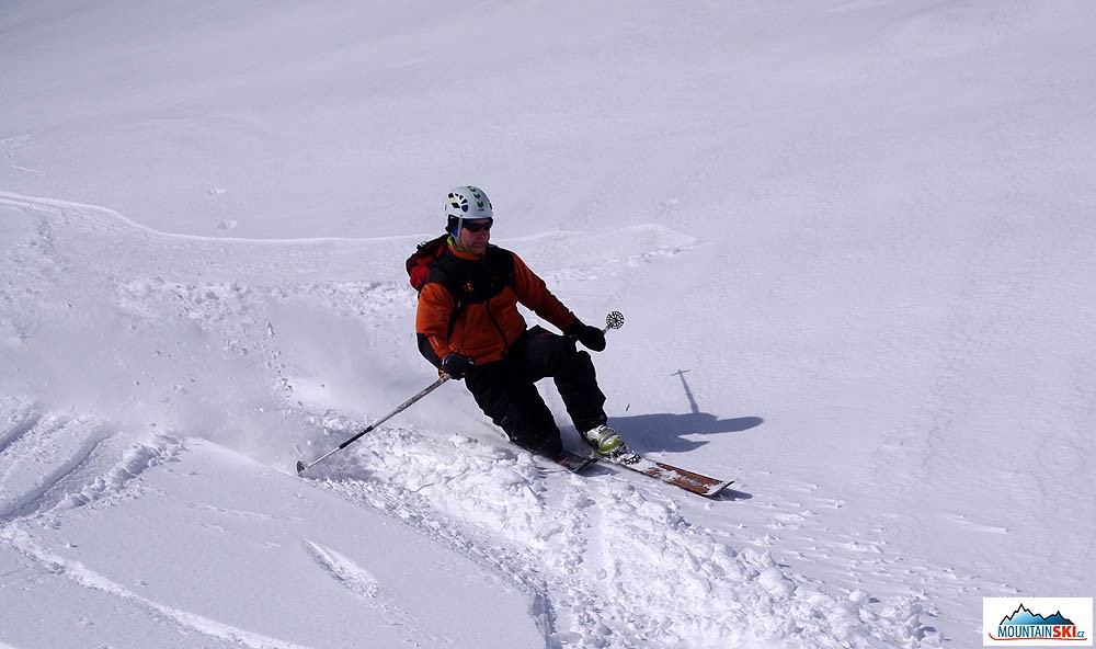 Dotknout se kolenem lyže a přitom si nenabít hubu – to je telemark