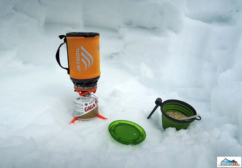 Jetboil Sumo na Kamčatke 2013 – stojí na troch metroch snehu