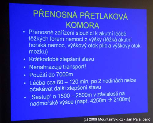 Začíná předvedení přetlakové komory