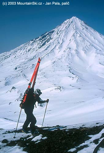 Výstup na vulkán Avačinskaja (2741 m) na Kamčatce v květnu 2003