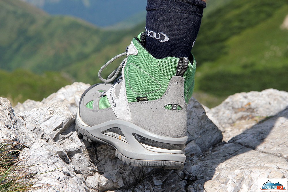 Podrážka Vibram je zárukou spolehlivosti v terénu a na botách je použita řada dalších vychytávek počínaje IMS3 – Internal Midsole systém tlumení, přes AIR8000 a Infinity Air systém, až po očko pro snadnou manipulaci s botou