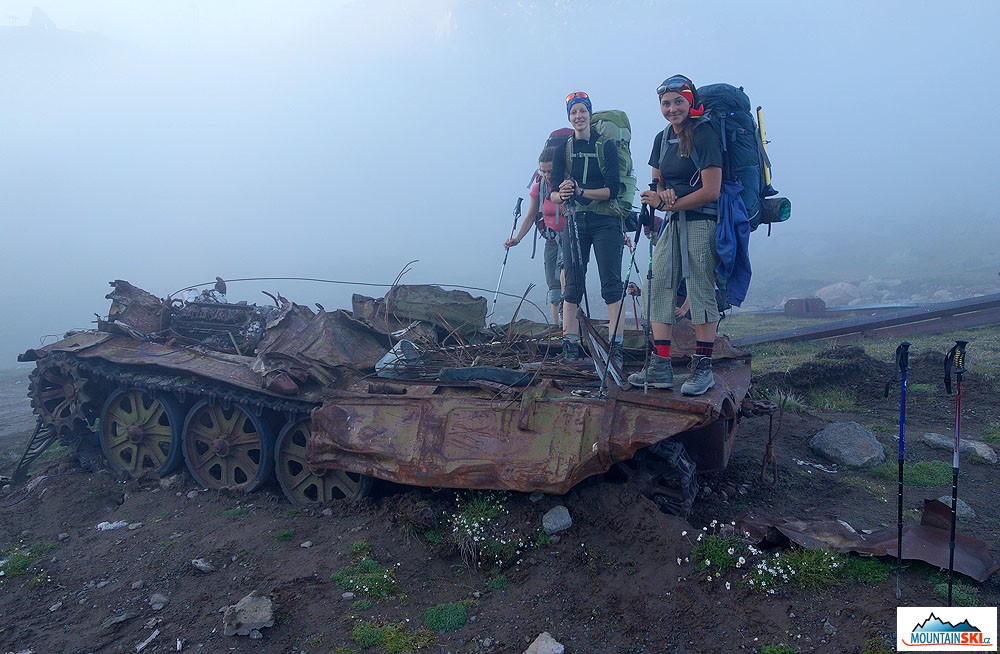 Na Elbruse sa dajú nájsť všelijaké veci, photo by Krewski von Hochstein