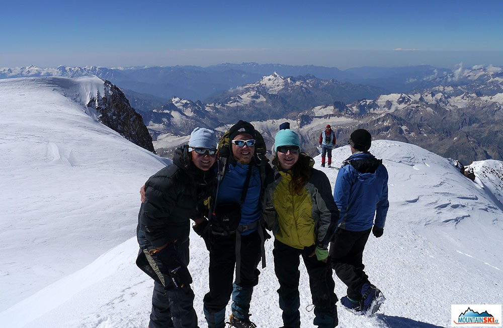 Väčšine z nás sa podarilo vystúpiť až na vrchol – 5642 m, photo by Michal Kubíček