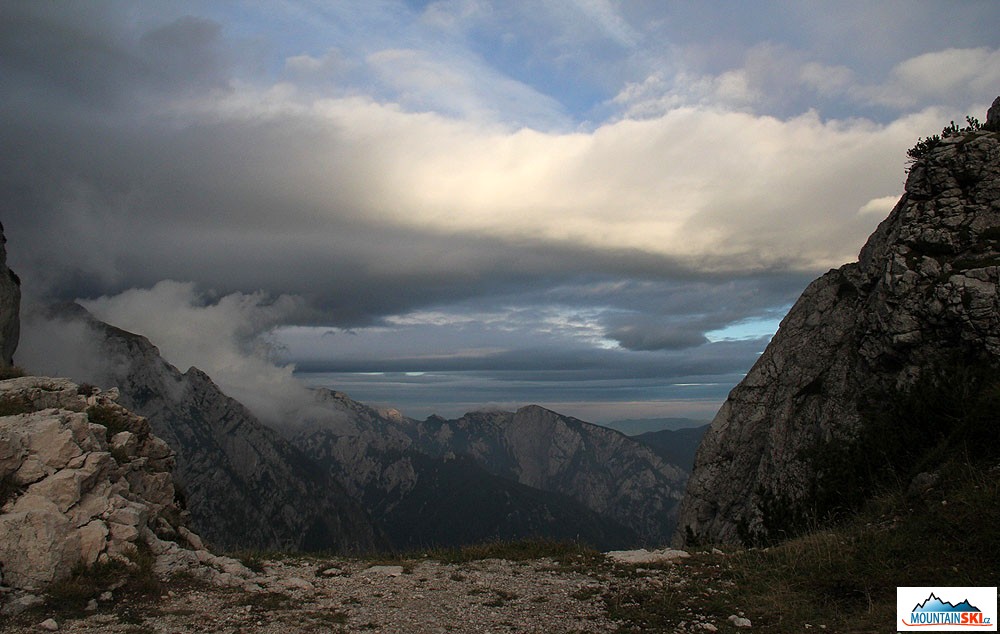Oblačnost nad dolinou Kamnišské Bistrice