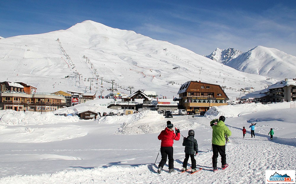 Vleky a sjezdovky jsou na Passo Tonale kousek od jakéhokoliv ubytovacího zařízení