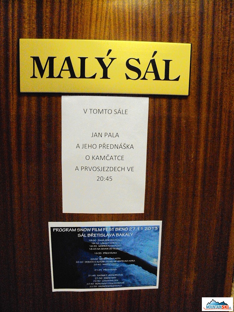 Oznámení o promítání v malém Bakalově sále