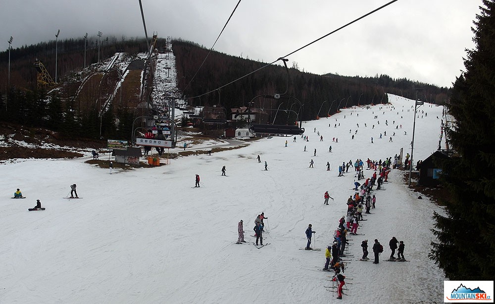 Zrovna jsou všichni asi na obědě, že je sjezdovka tak prázdná