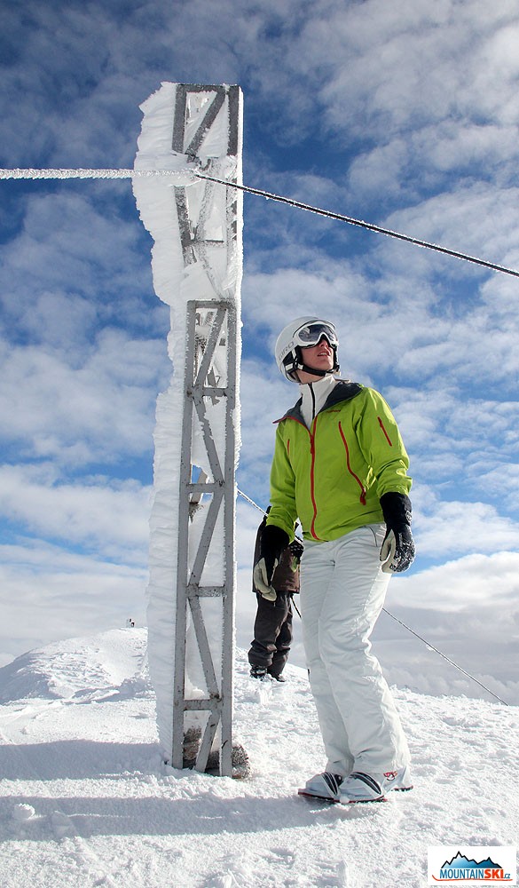 Katka v telemarkových botkách na vrcholu Kreuzkogel