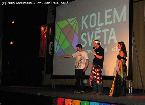 Lukáš Synek při úvodu své přednášky o Jemenu