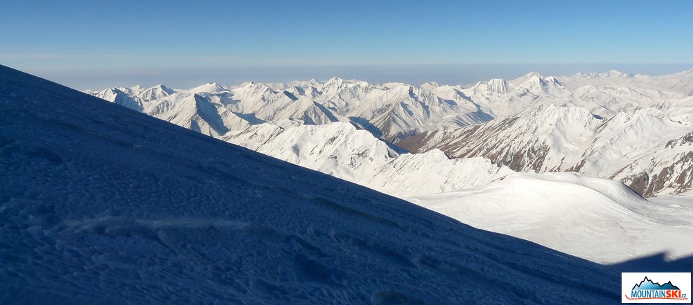 Svah na západní Kazbek, po kterém jsme se sápali nahoru