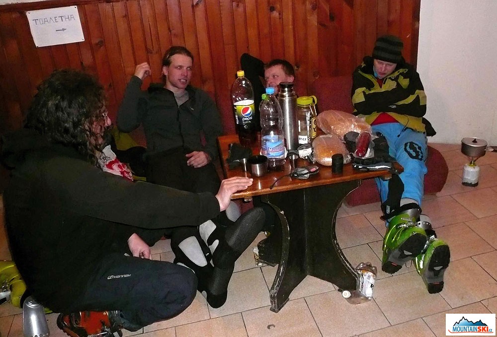 тоалетна парти – toaletna party 2AM na chatě Bezbog, foto Hanz