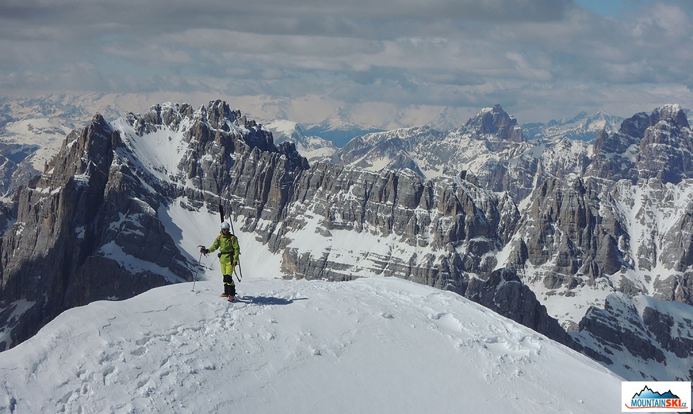 Vrchol Antelao – Král Dolomit, v pozadí Sorapiss