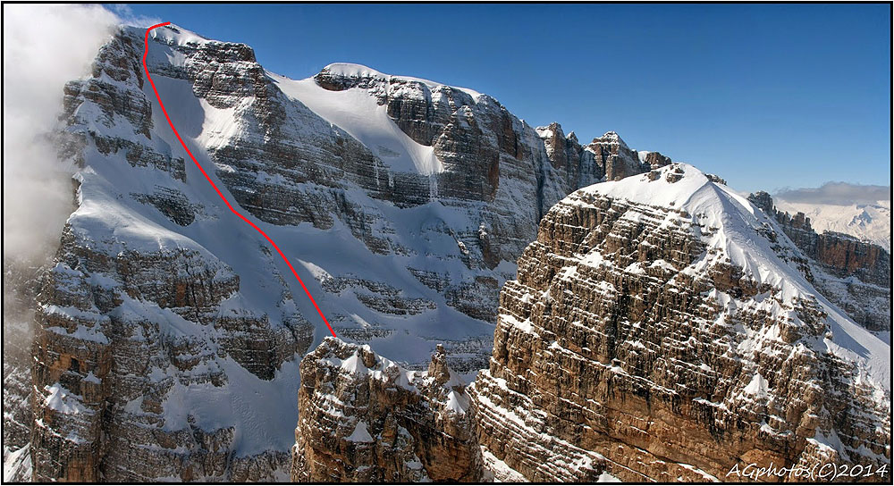Severní svahy Cima Brenta a sjezd severním žlabem, 53° v horní části, dále 40–45°, REPRO: © 2014 AGphotos