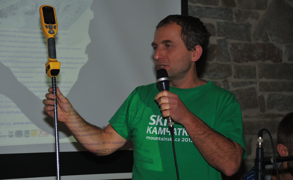 Elektronická sonda Avatech SP2 měřící sněhové profily poprvé v České republice. Foto: Jiří Kočara