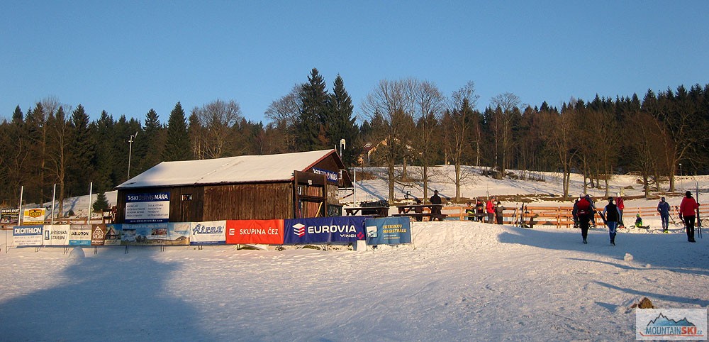 V Bedřichově bylo lidí i sněhu dost